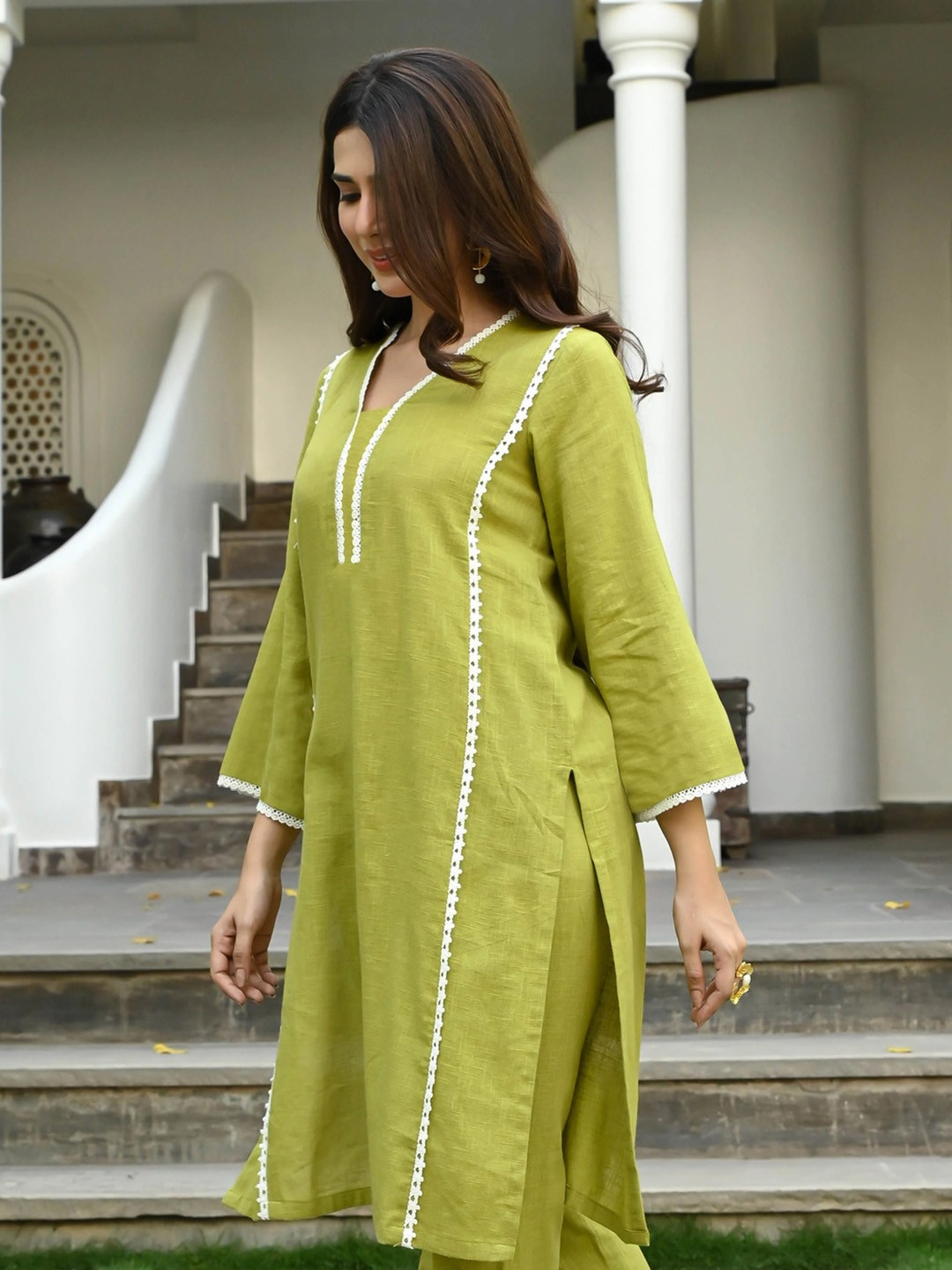 DIVASTRI Thara V-Neck Straight Kurta With Trousers