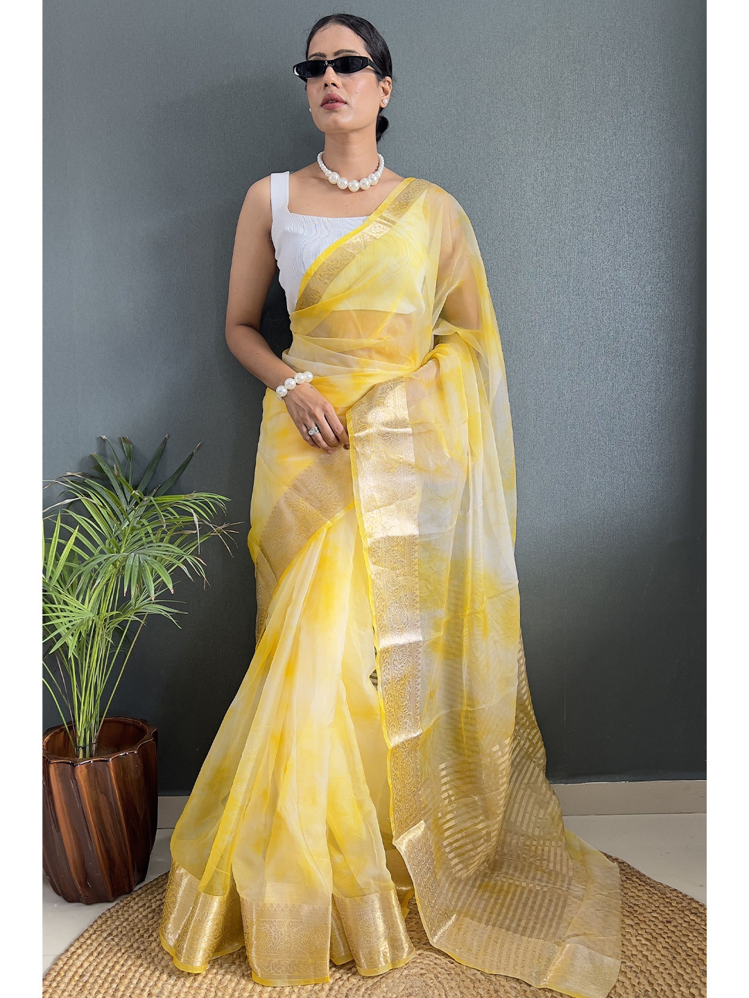 bansari textiles Tie and Dye Woven Design Zari Kota Saree
