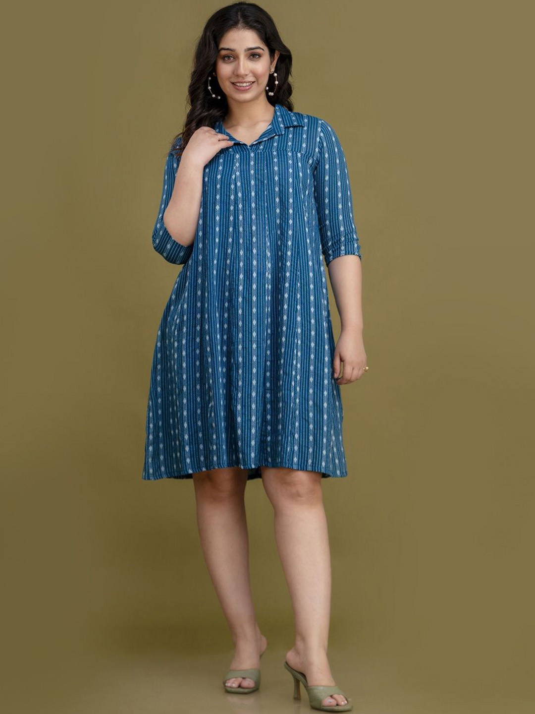 Demirner Women Floral Striped Mirror Work Floral Kurta