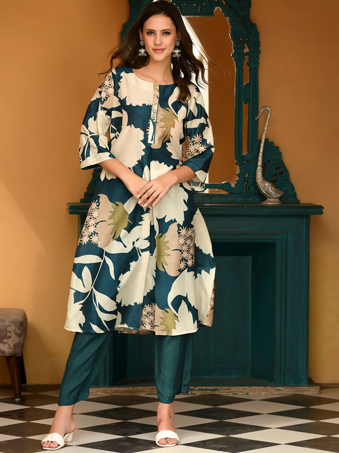 Sangria Women Green Chanderi digital printed kurta and pant set