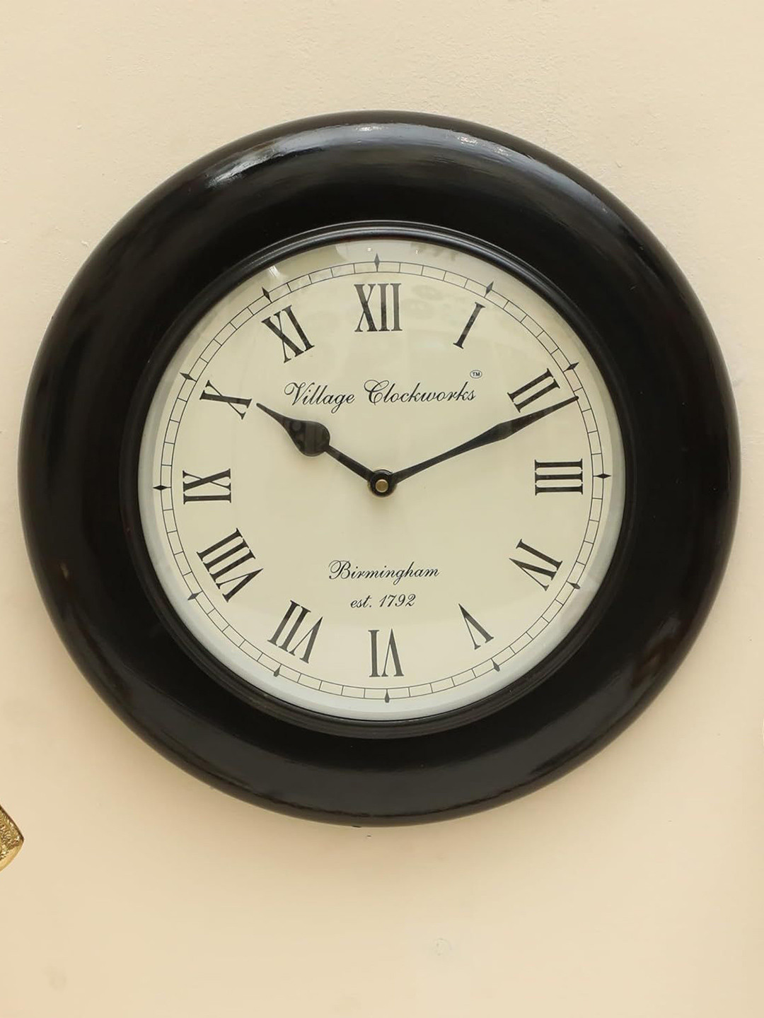 vedas C-Senegal Black & White Round Heritage Wooden Polished Wall Clock