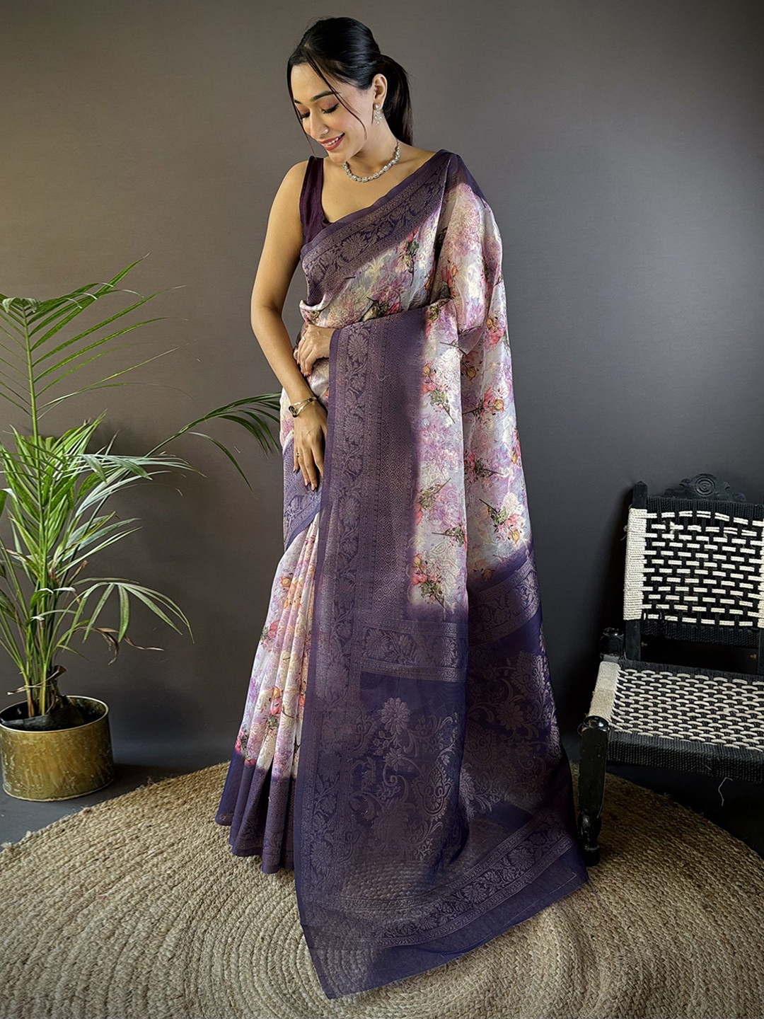 HEER FASHION Woven Design Zari Linen Blend Saree
