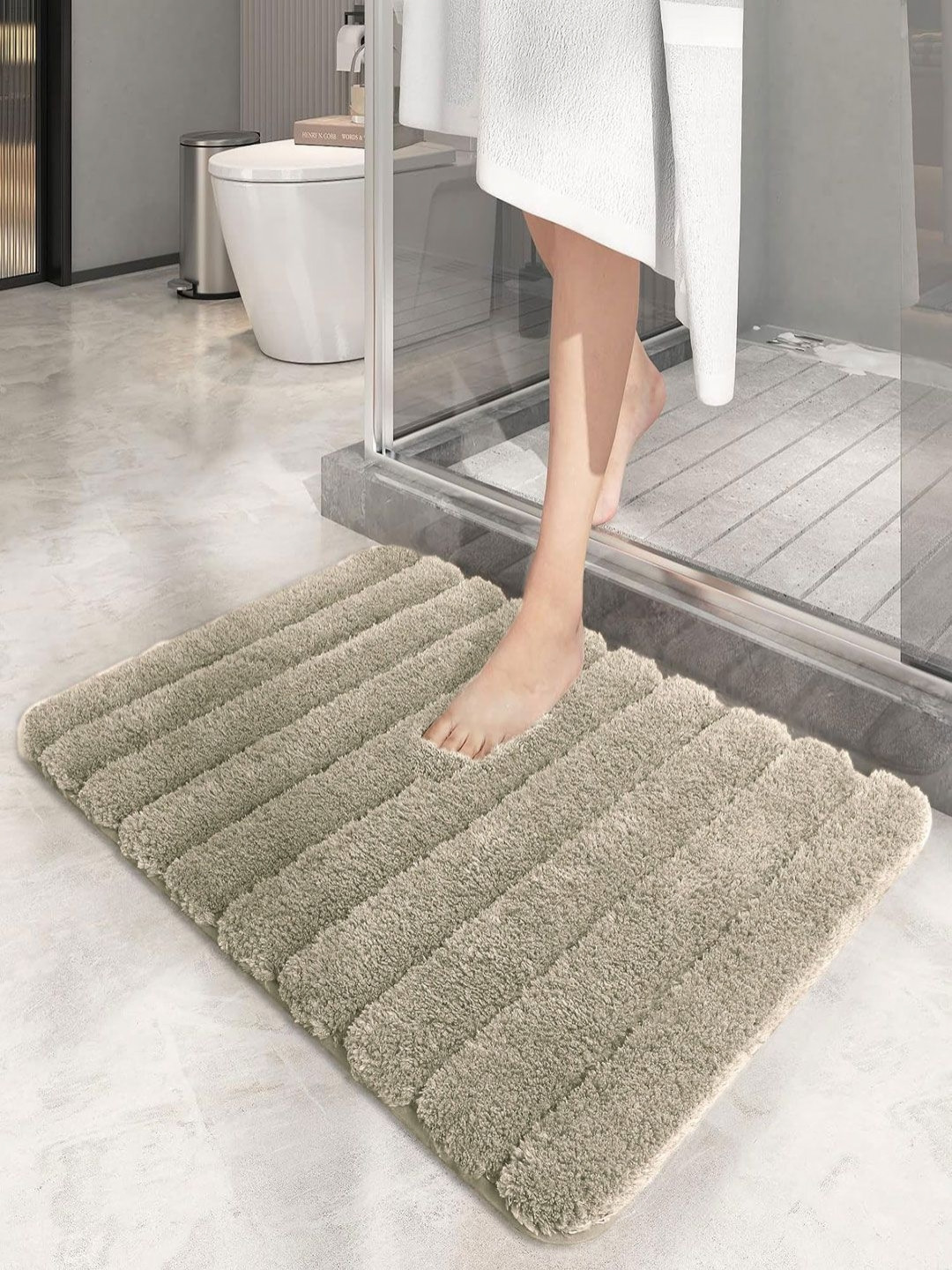 LUXEHOME INTERNATIONAL Toronto Taupe Textured Microfiber Non-Slip Bathroom Mat