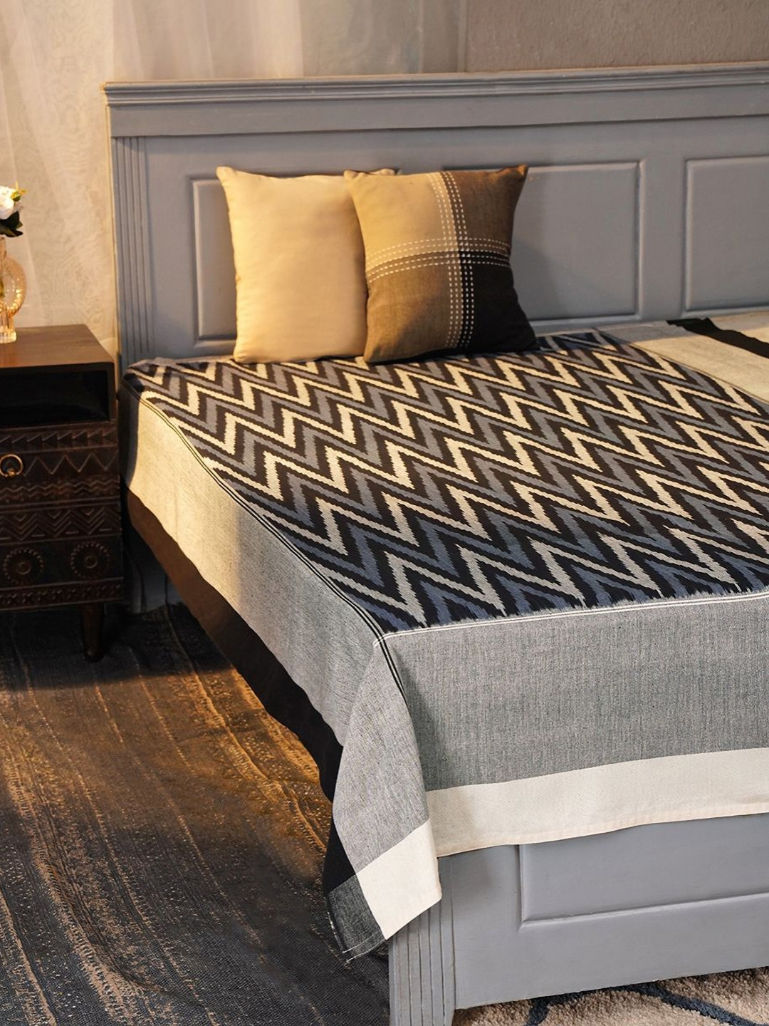 JAYPORE Black & Blue Printed Cotton Double Queen Bed Cover