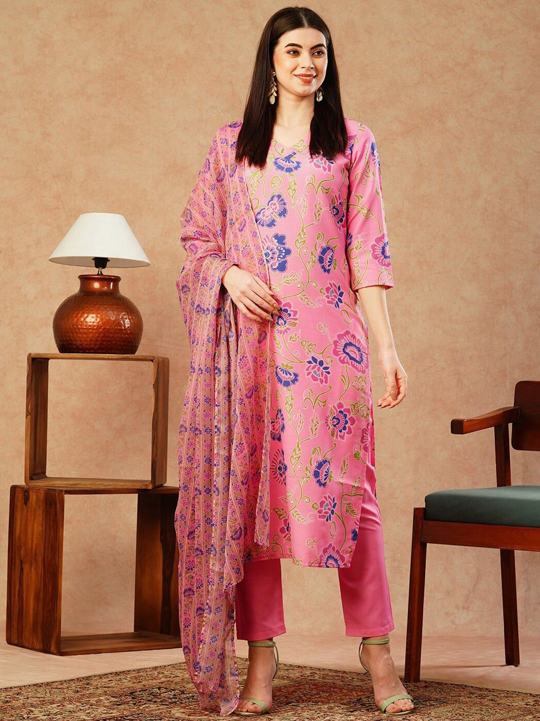 DIVASTRI Fataki Floral Printed V-Neck Straight Kurta With Trousers & Dupatta
