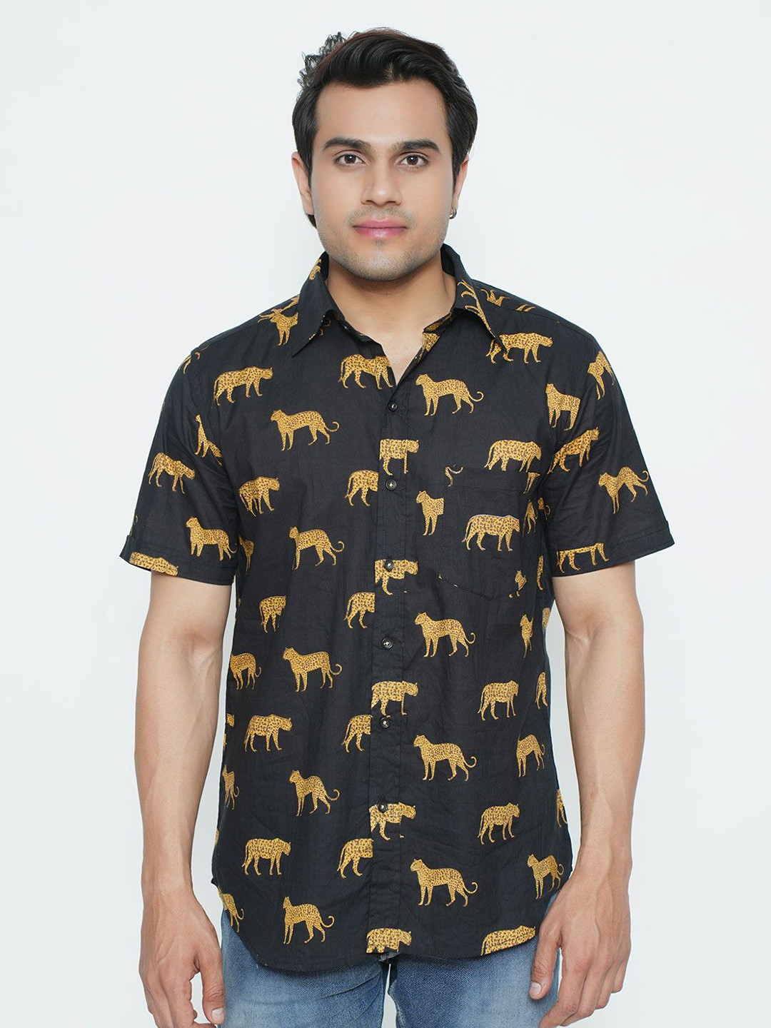 Style Matters Men Standard Fit Spread Collar Conversational Printed Cotton Casual Shirt