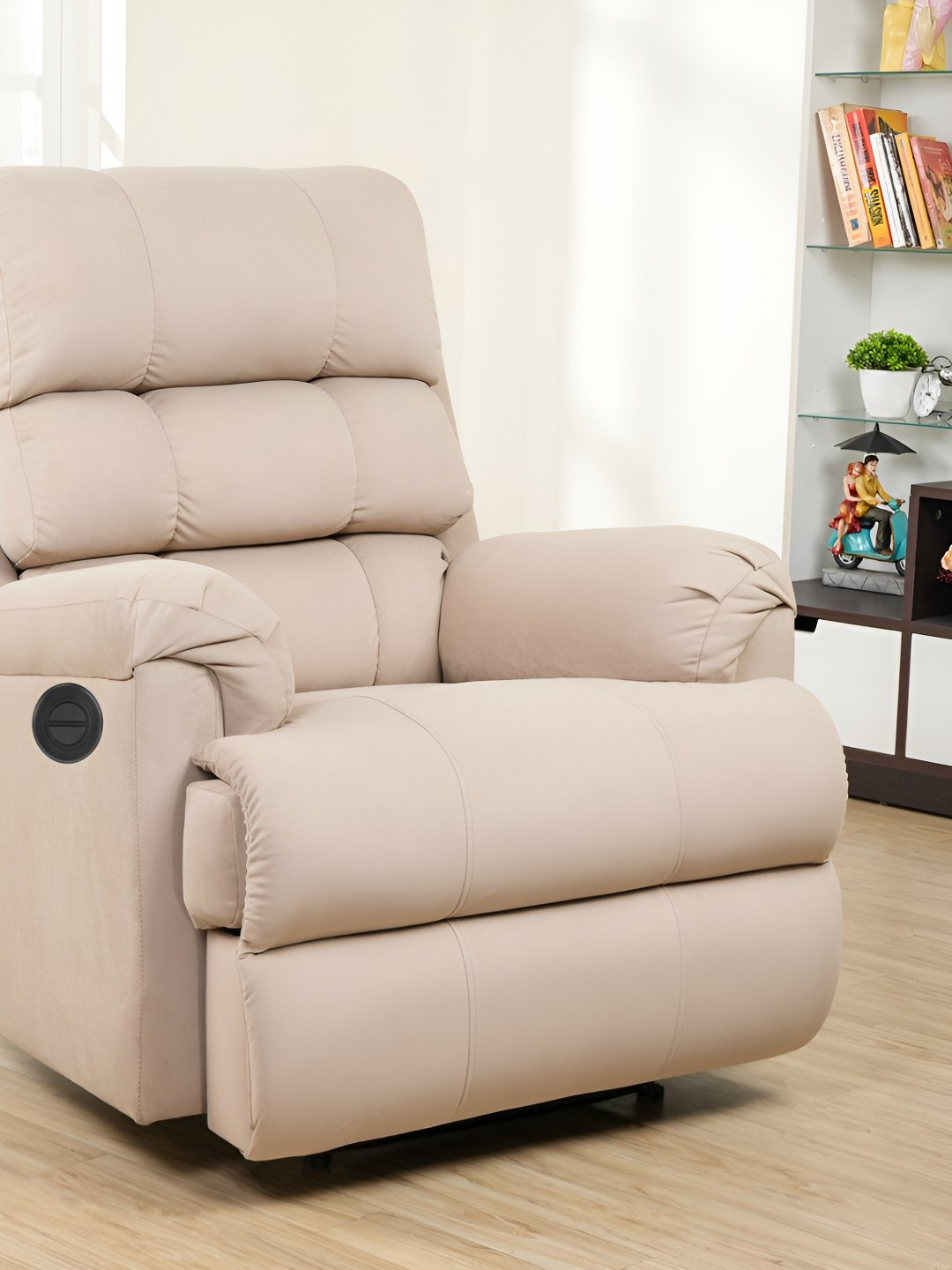 SOLIS Royale - The Desired Comfort Off White Motorized 1 Seater Recliner