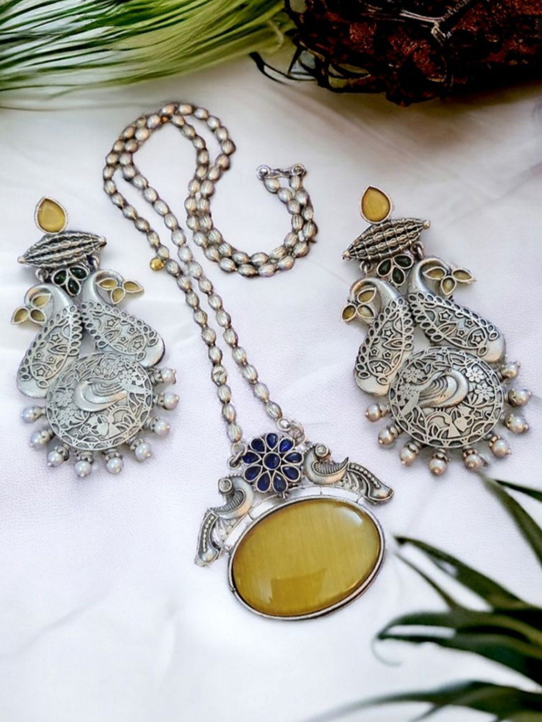 Ekanibymonashstudio Silver-Plated Monalisa Stone Studded & Beaded Jewellery Set