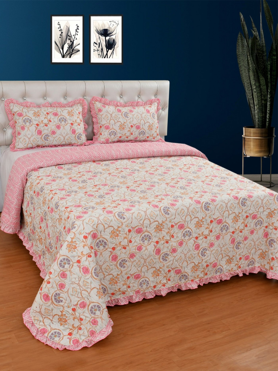 BREVARD Off-White and Pink Floral Printed Glace Cotton Quilted BedCover & 2 Pillow Covers