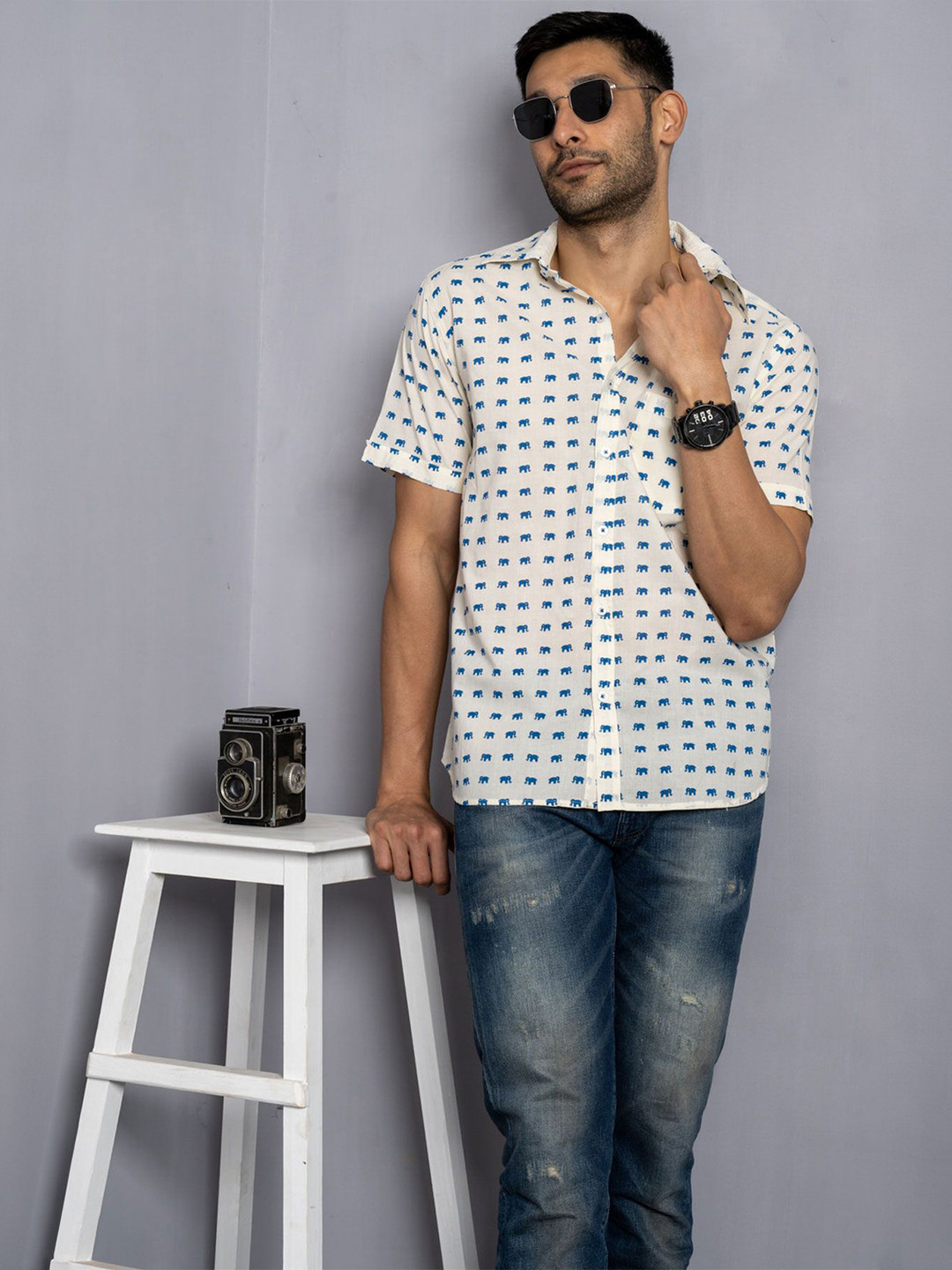 Style Matters Men Standard Fit Spread Collar Conversational Printed Cotton Casual Shirt