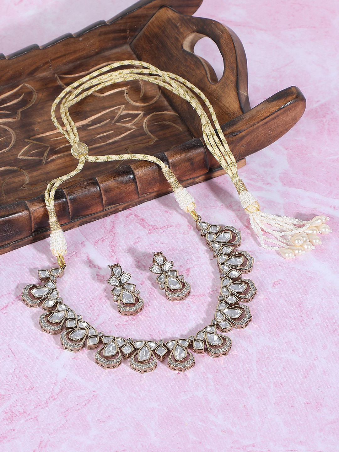 AURAA TRENDS Gold-Plated Artificial Stone Studded Jwellery Set