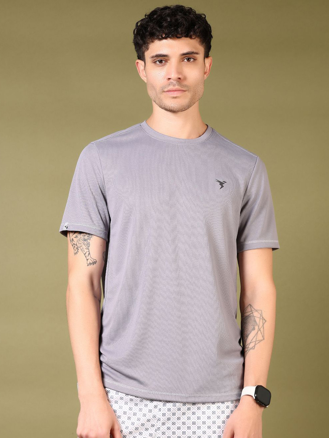 V-Mart Men Solid Round Neck T-shirt