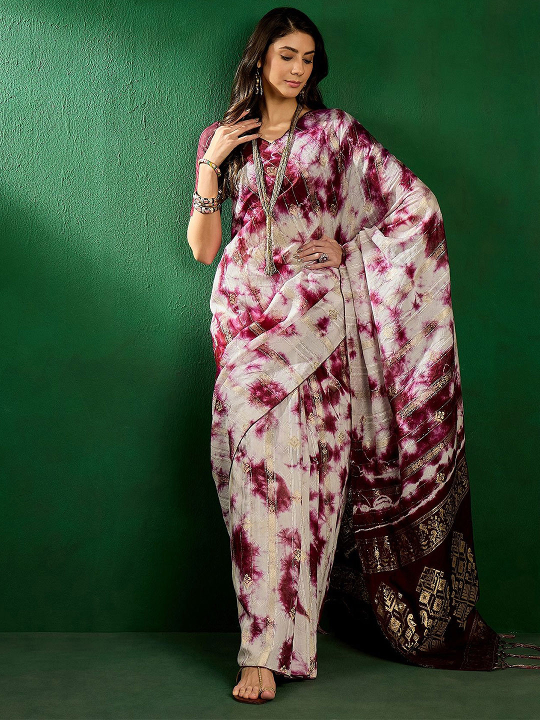 DEVATITHI Magenta Cotton Blend Saree