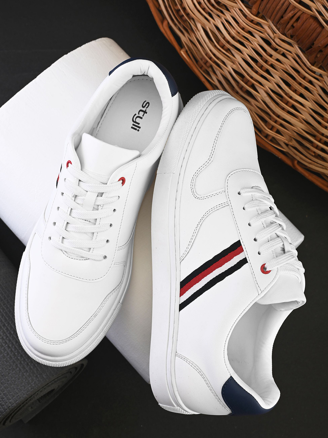 Styli Men Casual Contrast Striped Sneakers