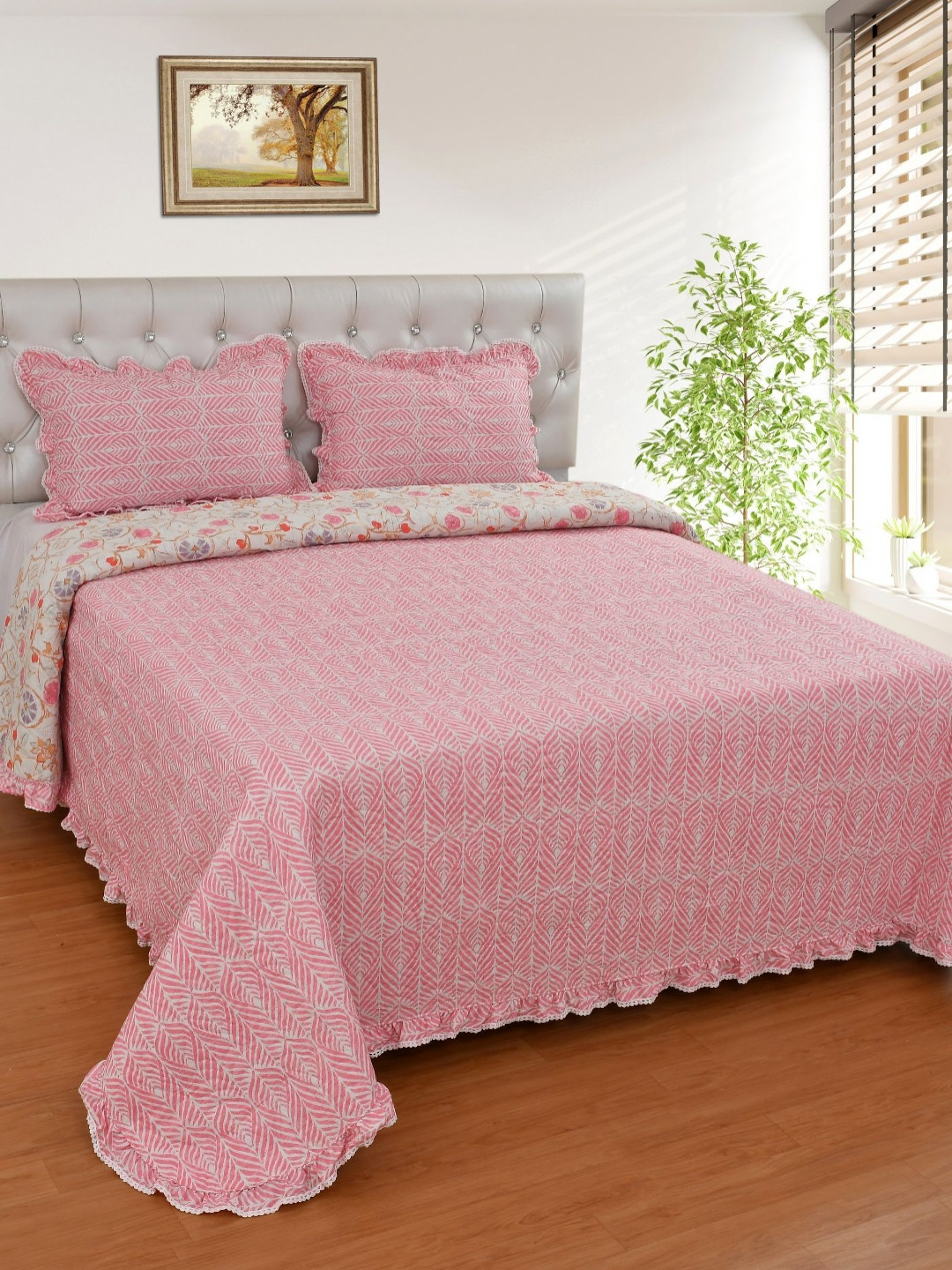 BREVARD Pink and White Floral Printed Glace Cotton Quilted Bed Cover & 2 Pillow Covers