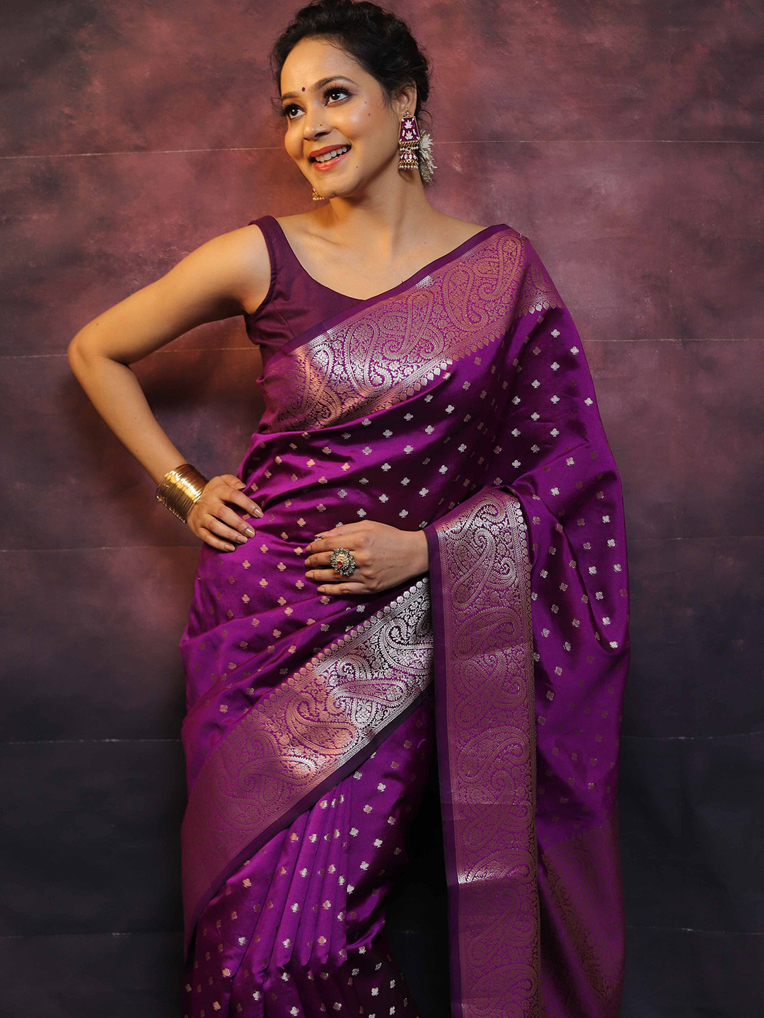 ZILVIRA Woven Design Zari Kanjeevaram Saree