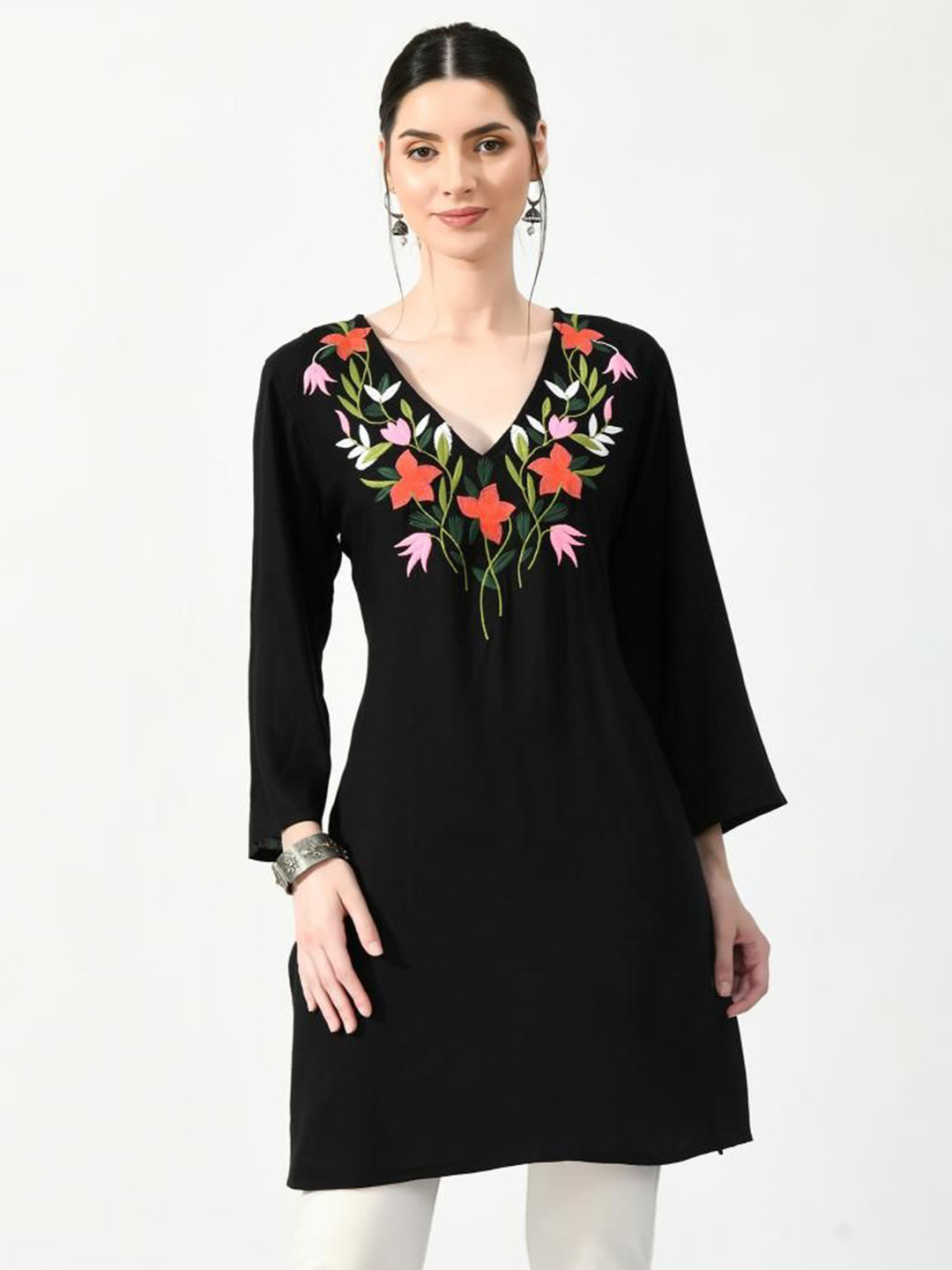 VAAMII Women Floral Embroidered Tunic