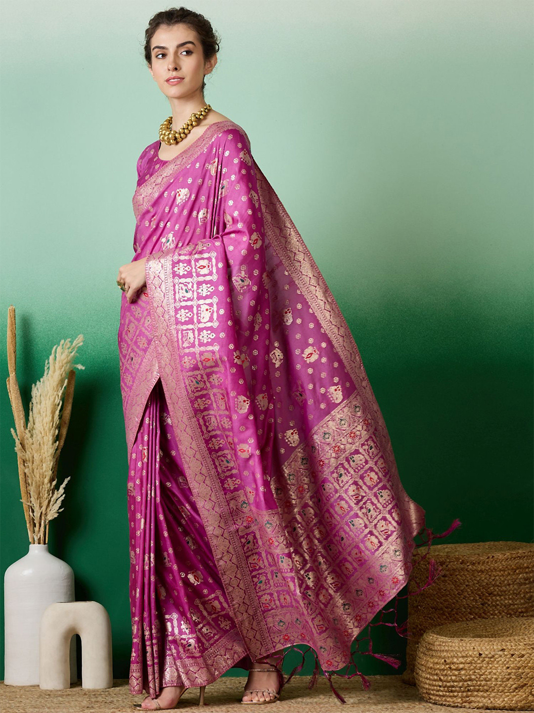 DEVATITHI Lavender Staple Dola Jacquard Saree
