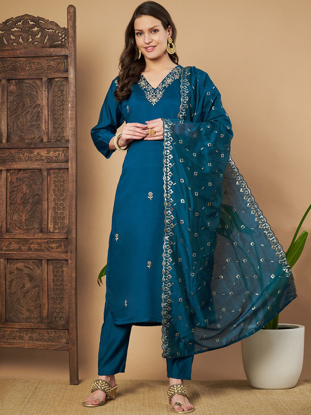 Growdamy Zari Floral Embroidered V-Neck Straight Kurta With Trousers & Dupatta