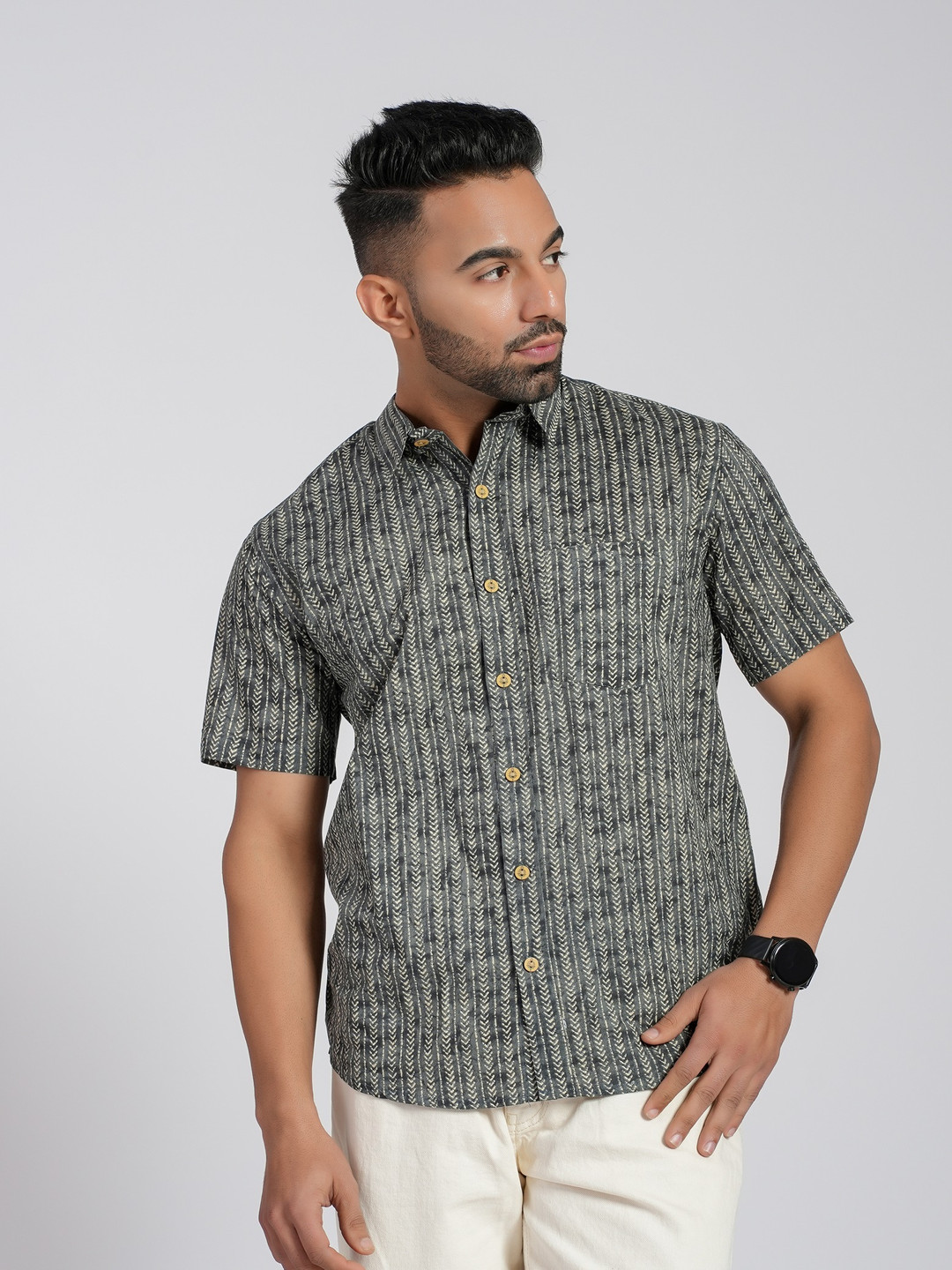 Cotton Curio Men Comfort Fit Spread Collar Vertical Striped Cotton Casual Shirt