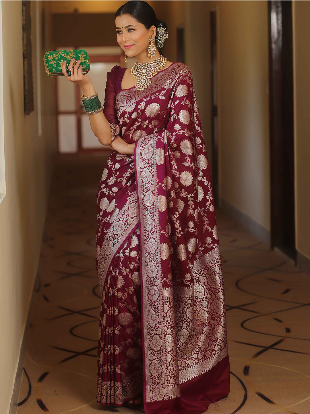 ZILVIRA Woven Design Zari Banarasi Saree