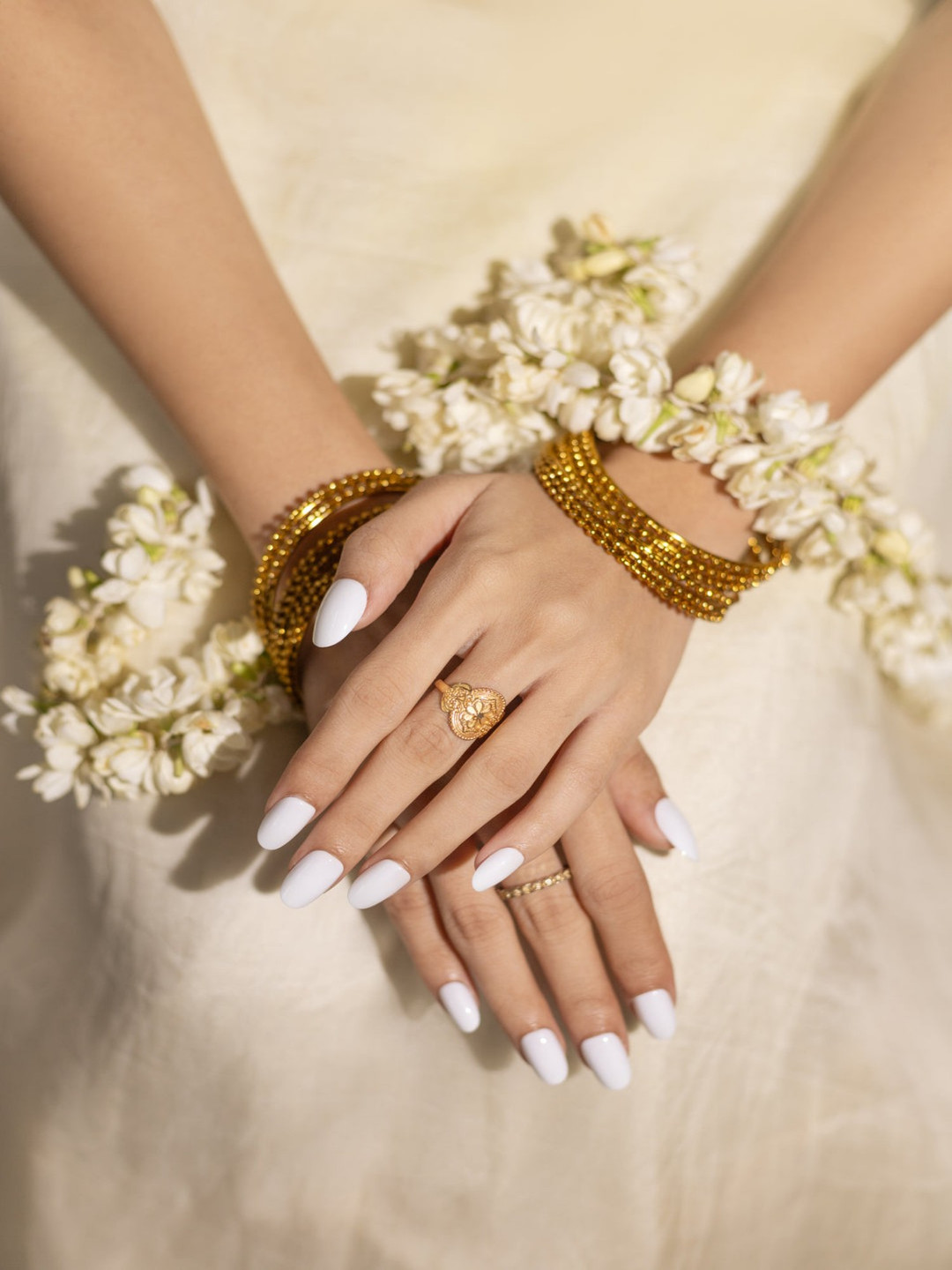 AMOK STORE Set Of 12 Artificial Reusable Nails - Round Shaped For Bridal Occasions- White