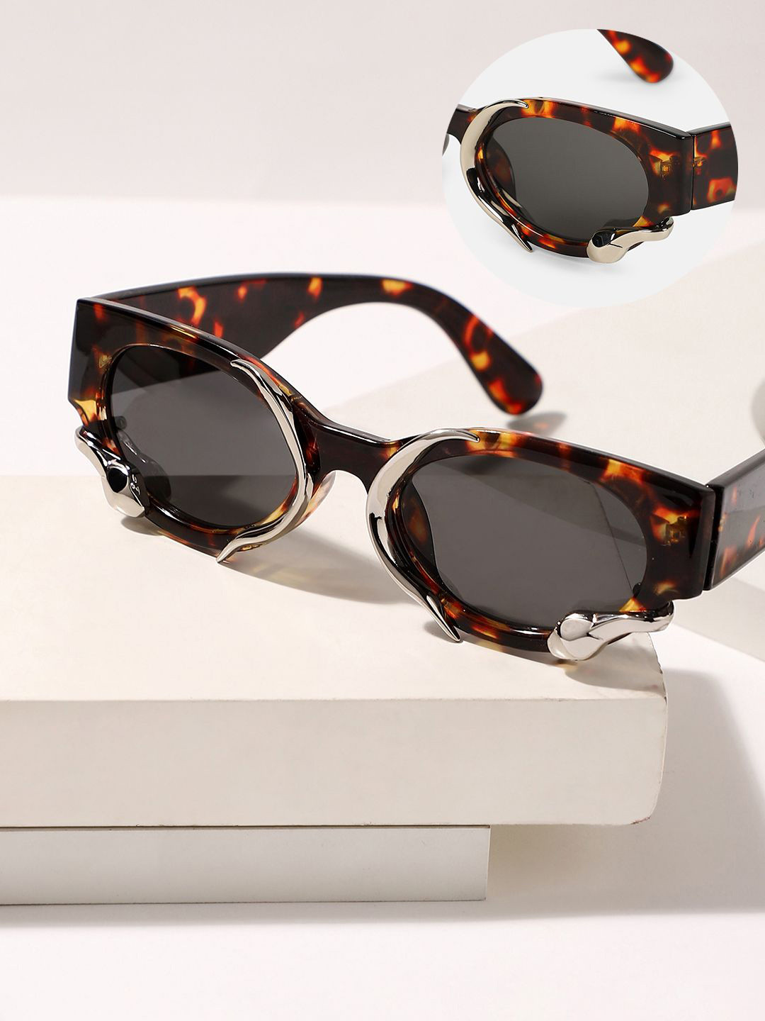 HAUTE SAUCE  Women The Serpent Oval Sunglass - Coffee Brown AW25_HSSG2807