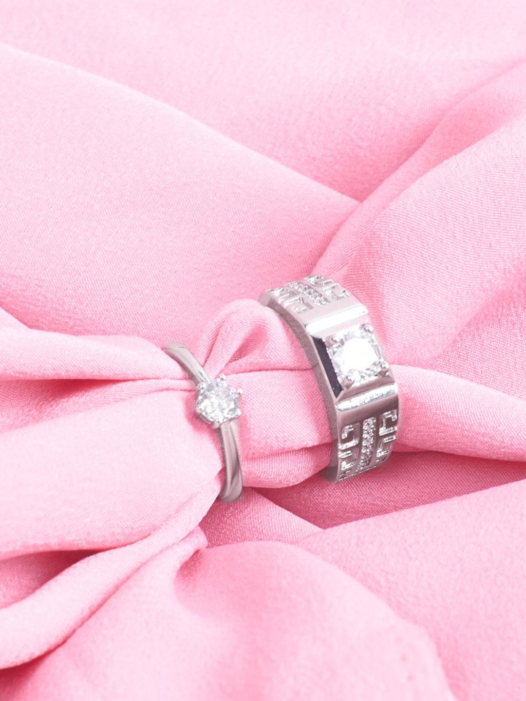 SALTY Unisex Set of 2 Stone Studded Unity Solitaire Couple Rings