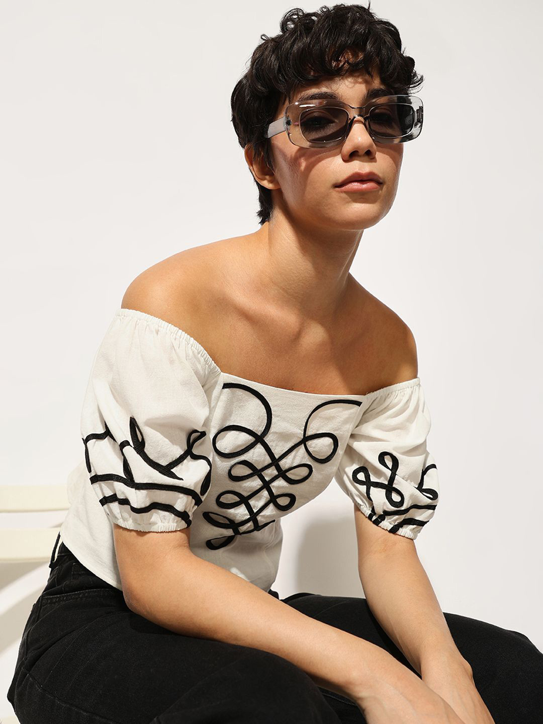 ONLY Embroidered Sweetheart Neck Applique Monochrome Cotton Blouson Crop Top