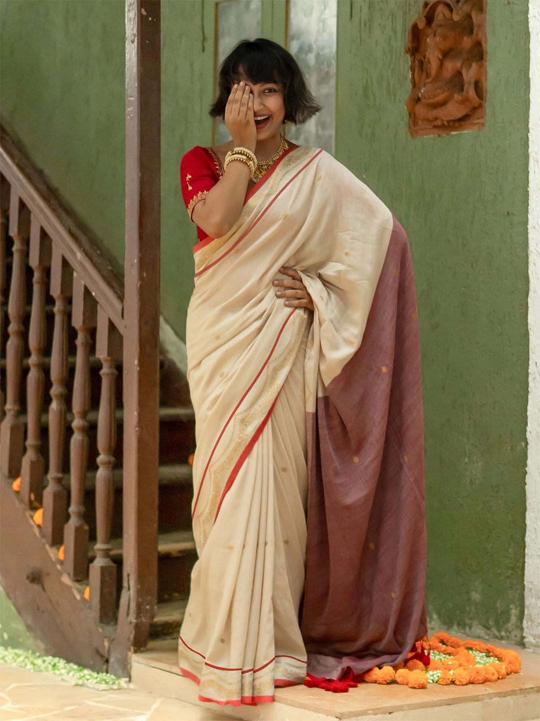 Suta Off white Cotton Acrylic Saree