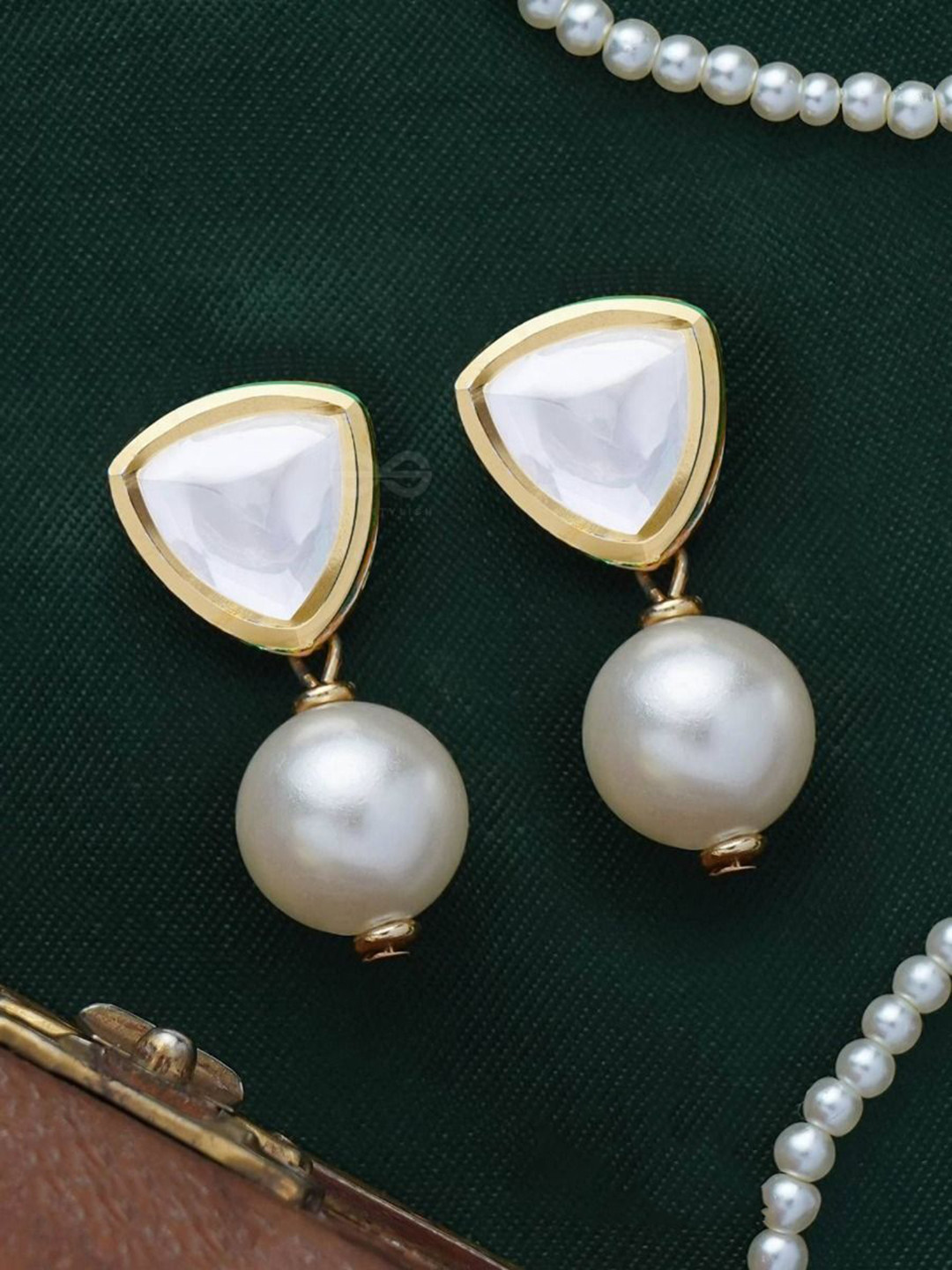 EVERSTYLISH Sanjoya Golden Embellished Polki And Kundan Earrings