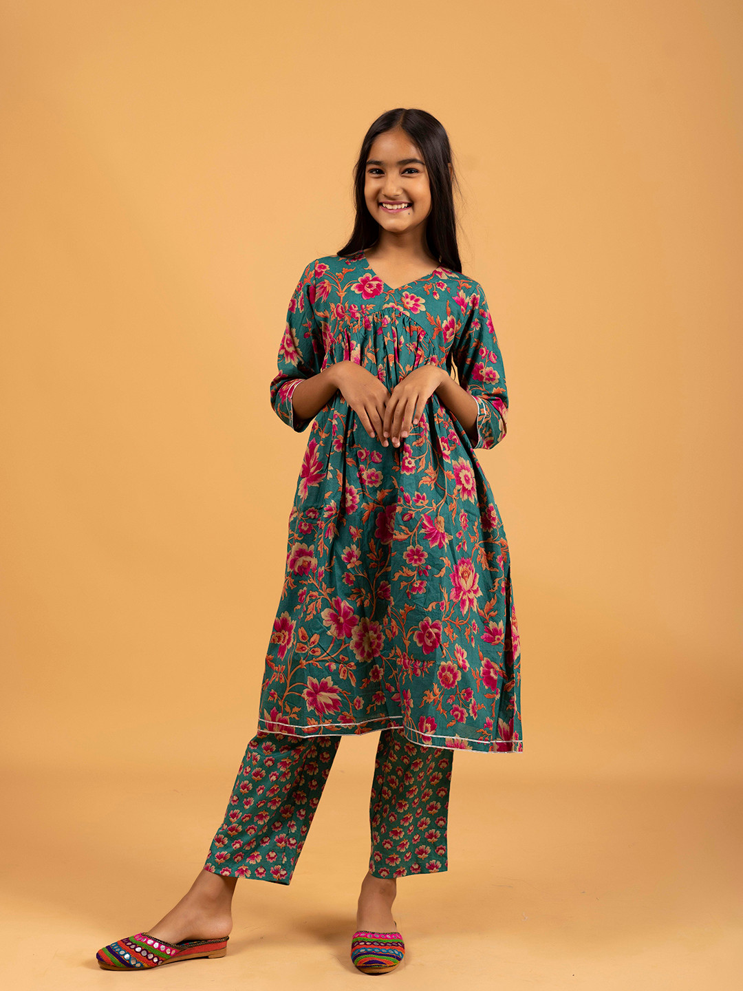 SPARSA Girls Floral Printed Empire V-Neck Pure Cotton Alia Cut Anarkali Kurta & Trousers