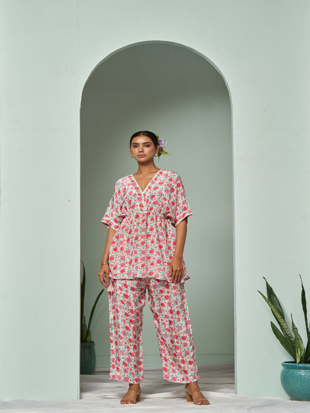 SUKRUTI DESIGN Gul-Posh Floral Printed Pure Silk V-Neck Top With Trousers