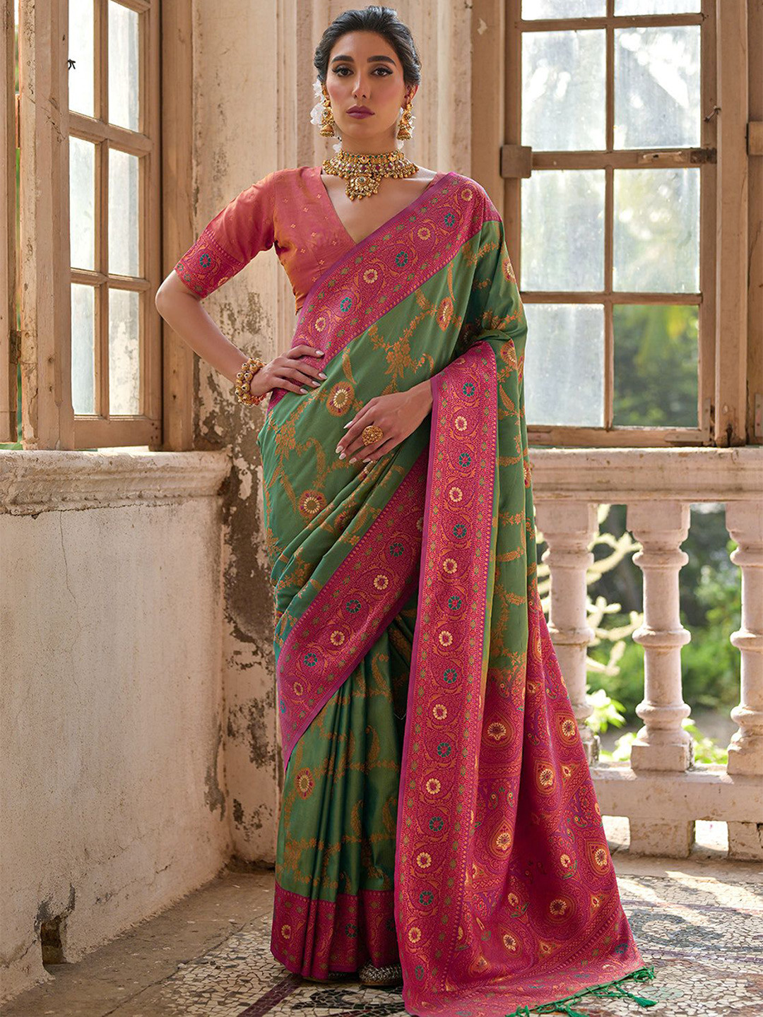 VISHNU WEAVES Pear Pista Floral Woven Design Zari Banarasi  Saree