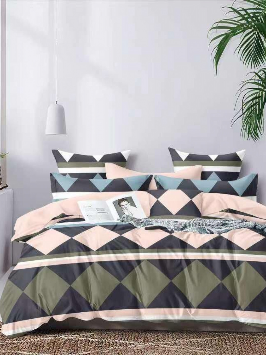 Bajo's Green Geometric Cotton 300 TC Queen Fine Bedsheet with 2 Pillow Covers-89 x 98 inches