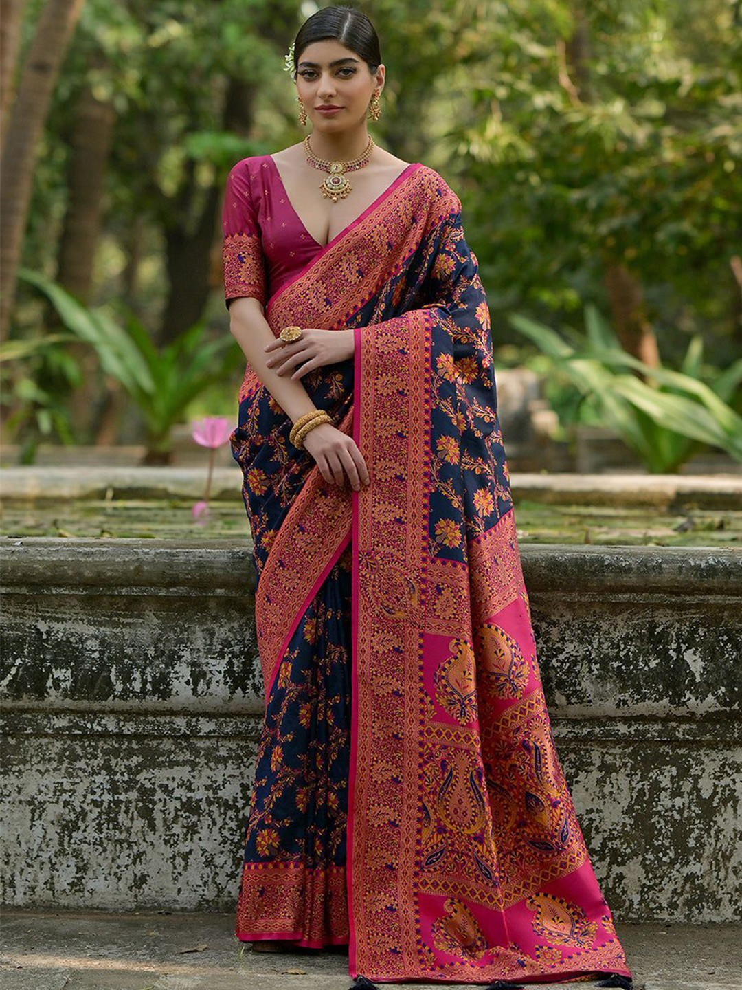 VISHNU WEAVES Oxford Navy Blue Ethnic Motifs Woven Design Zari Pashmina Silk Sarees