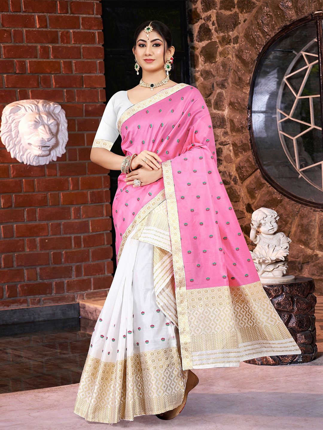 KAMDAR Women Dual Tonned Golden Zari Detail Silk Mekhela Sador