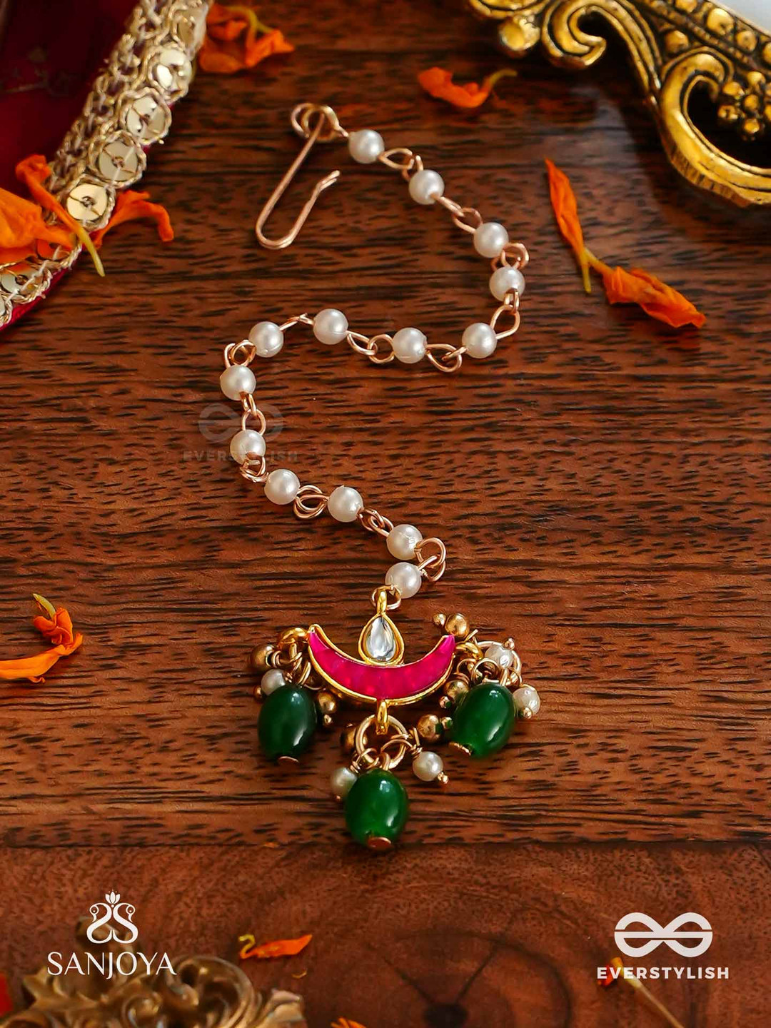 EVERSTYLISH Sanjoya Kundan Maangtika with Pearls &  Green Drops