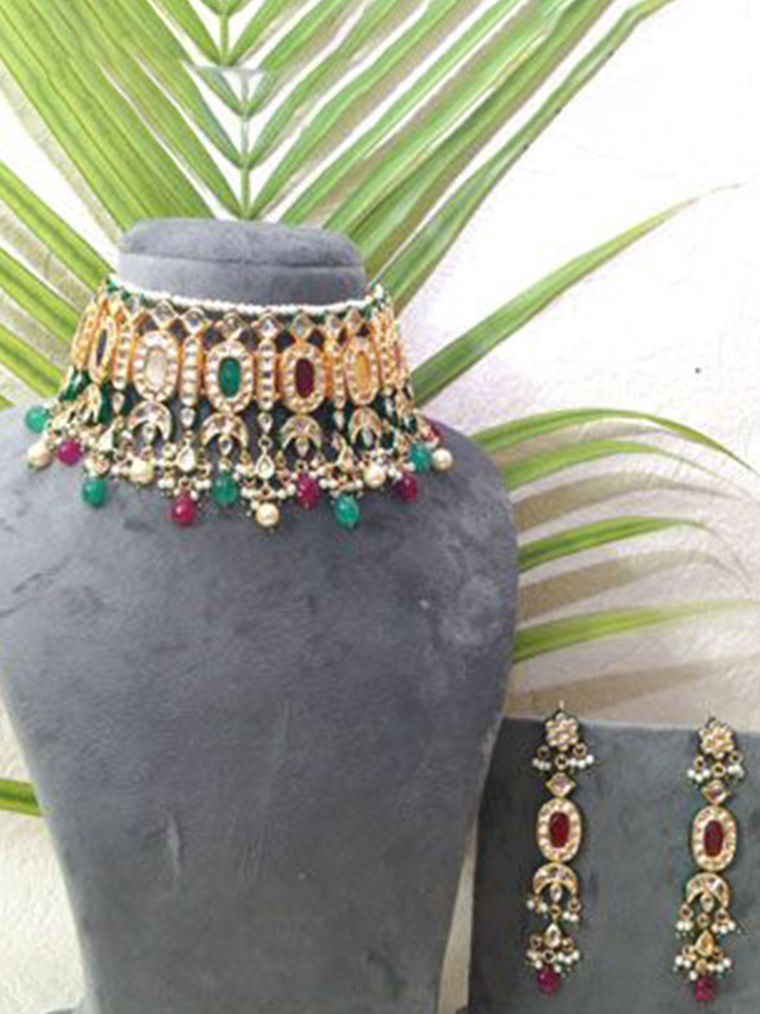 STYLE DECO Gold-Plated Kundan Stone Studded & Beaded Chokar Jewellery Set