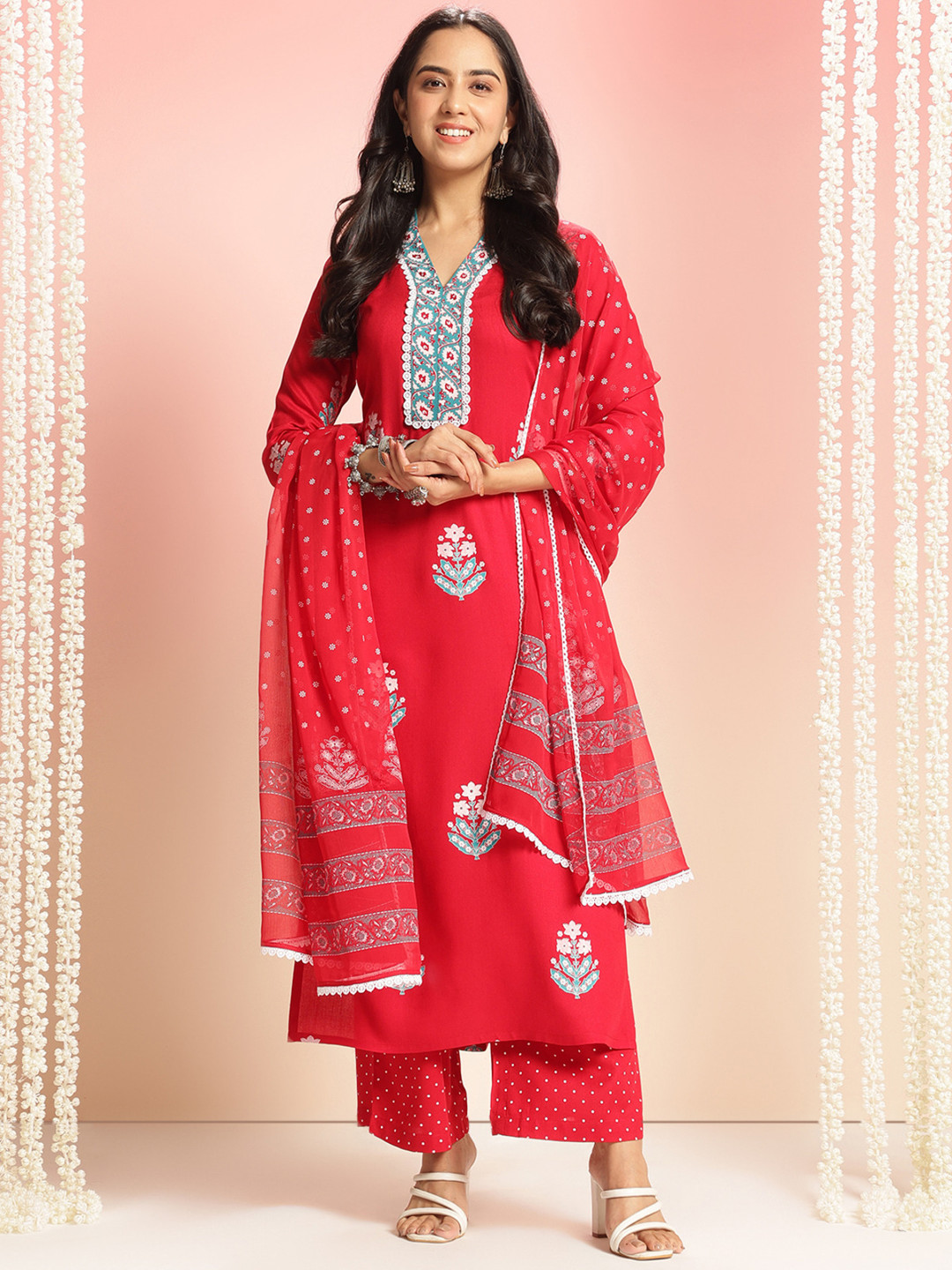DIVASTRI Belgavi Floral Printed V-Neck Straight Kurta With Palazzos & Dupatta