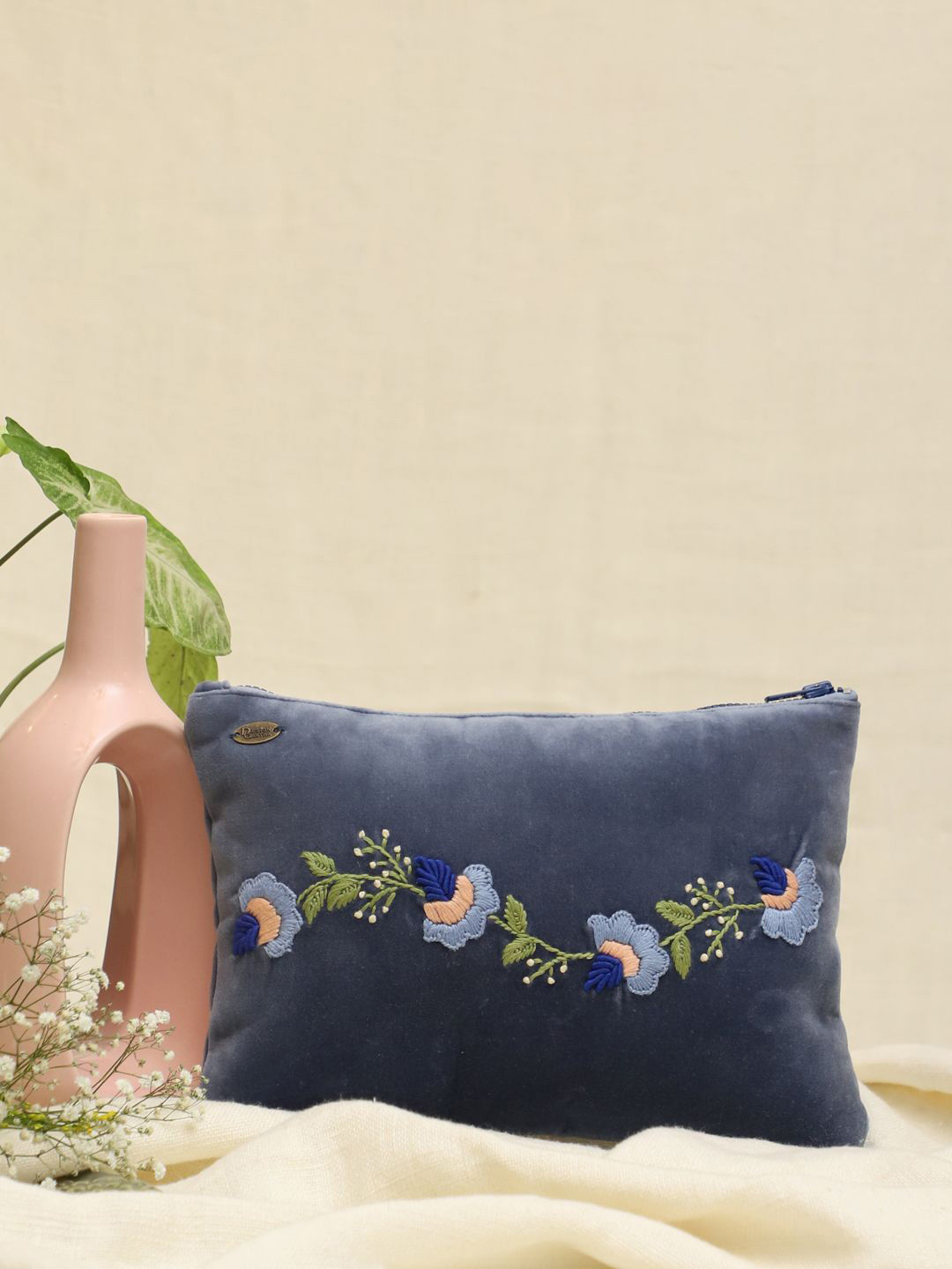 DESIGN GAATHA Embroidered Velvet Cosmetic Pouch
