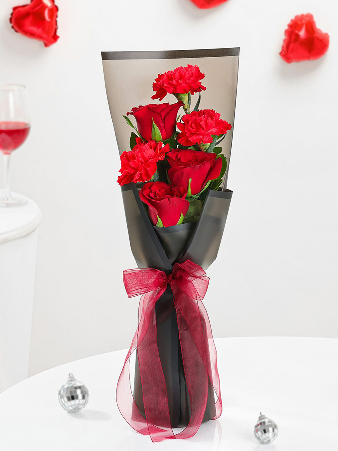 IGP Unisex Red 6 Pieces Roses & Carnations Bouquet