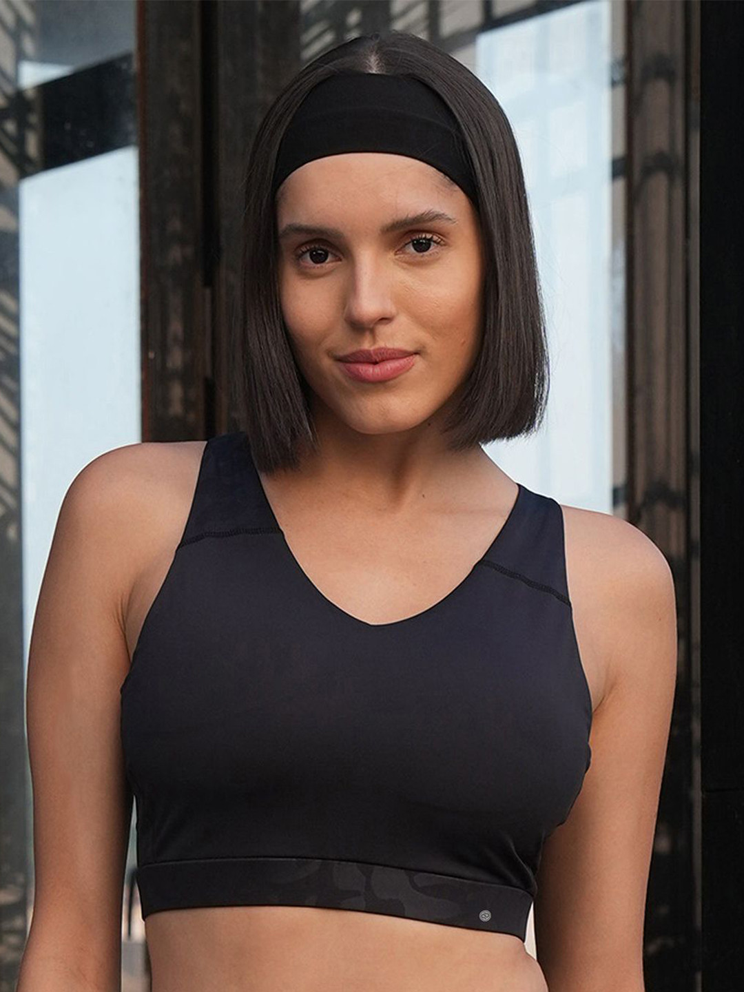 Soie Women Medium-Impact Racerback Full Coverage Sports Workout Bra with Mesh Detailing