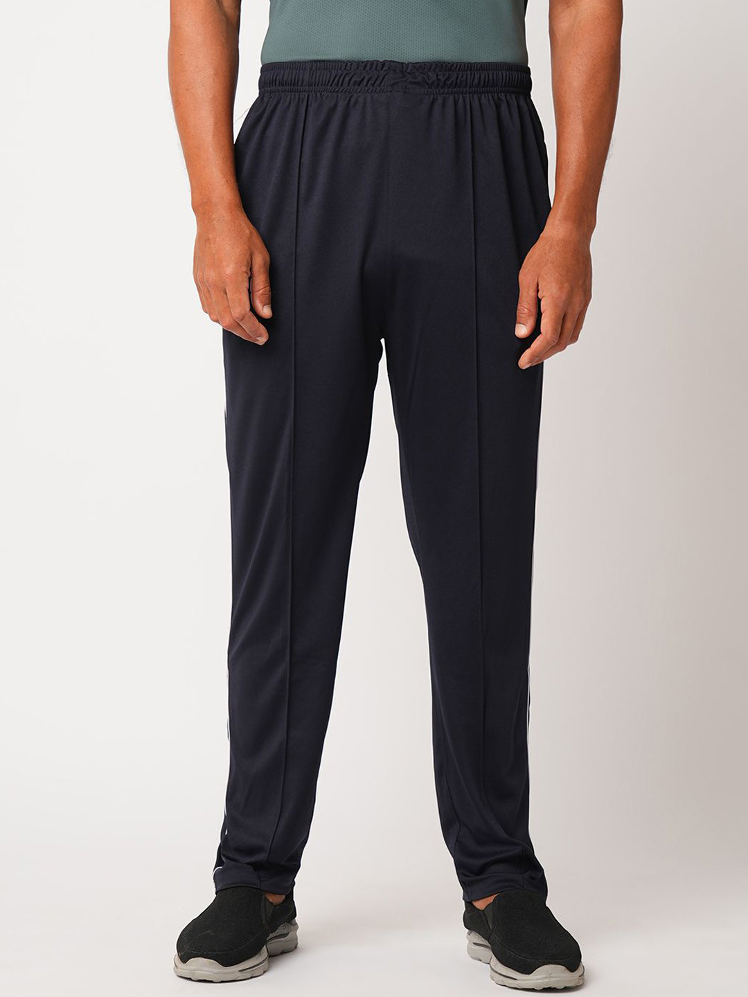 ESTRO Men Slim Fit Mid Rise Track Pants With Zippered Pockets