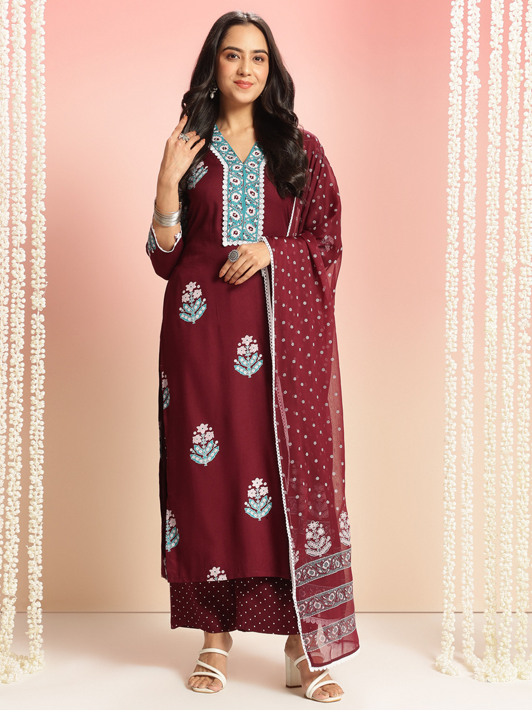 DIVASTRI Belgavi Floral Printed V-Neck Straight Kurta With Palazzos & Dupatta