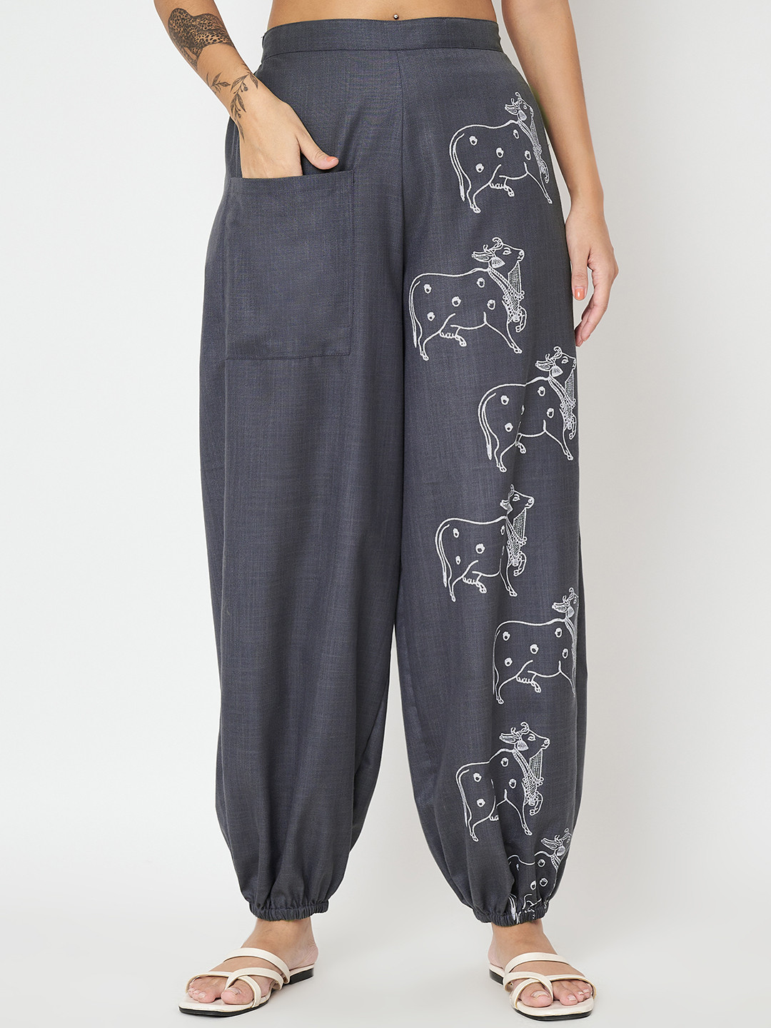 9rasa Women Placement Print Loose Fit High-Rise Easy Wash Cotton Joggers Trousers