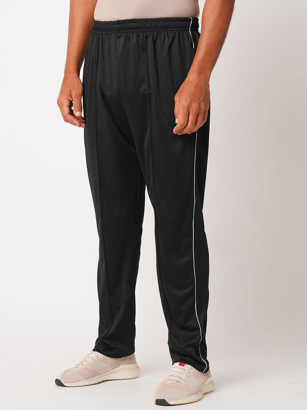 ESTRO Men Slim Fit Mid Rise Track Pants With Zippered Pockets