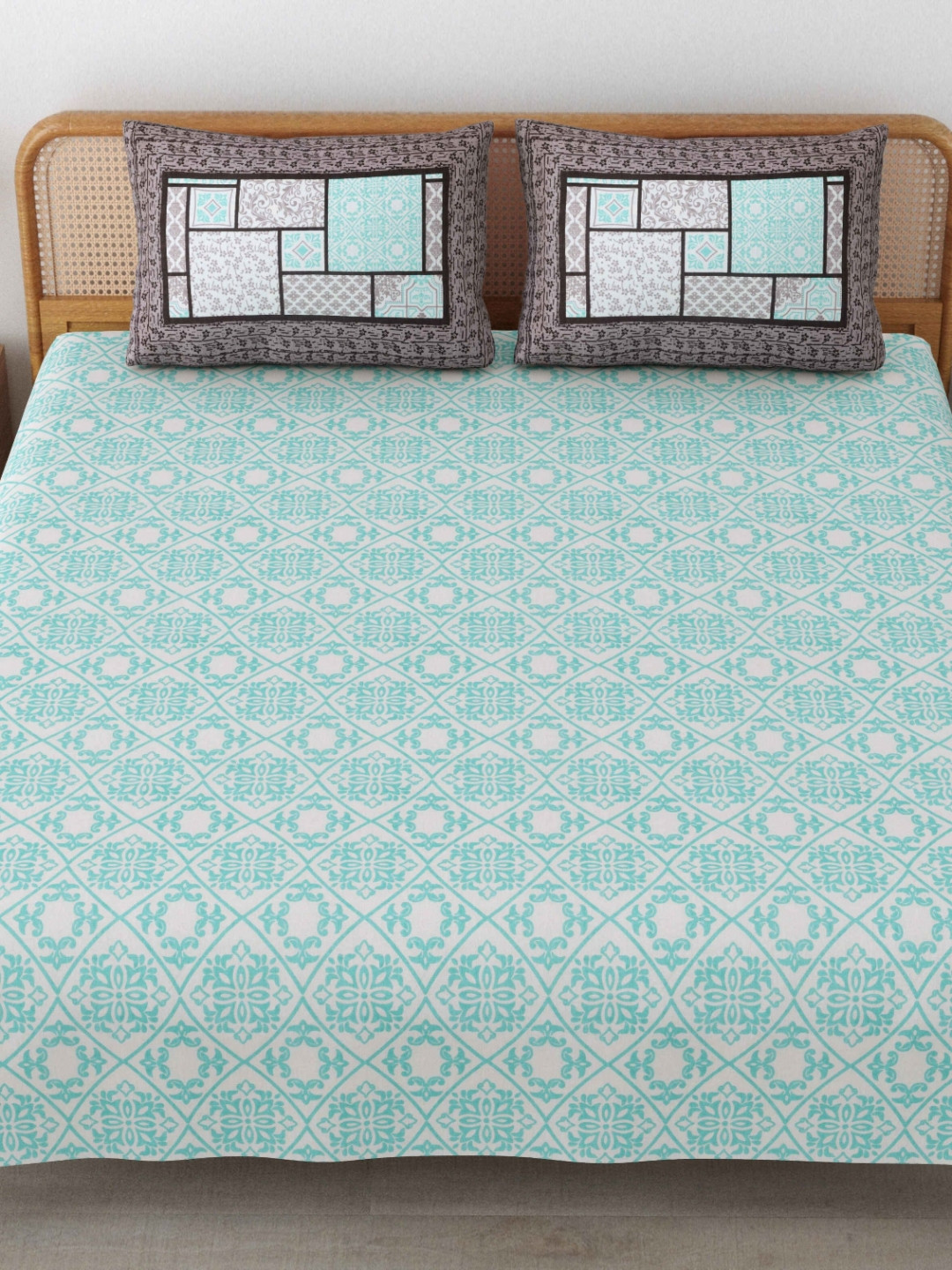 MAFATLAL Sanskriti Collection White Floral Pure Cotton 144 TC King Bedsheet with 2 Pillow Covers-234 x 270 cm