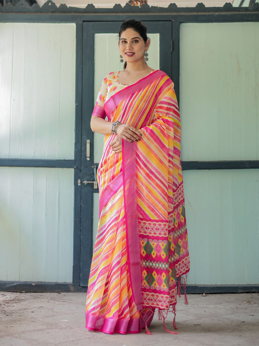 ALMAARI FASHION Versatile Pure Linen Saree with Soft Drape and Unique Prints