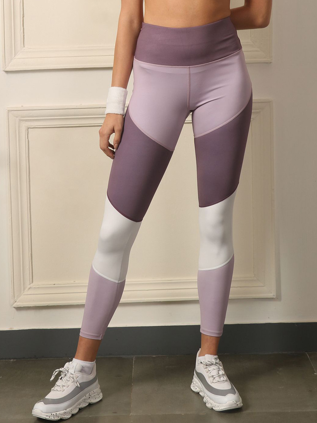 Soie Women's High-Waist Compression Waistband Ankle-Length Leggings With Tri-Color Block